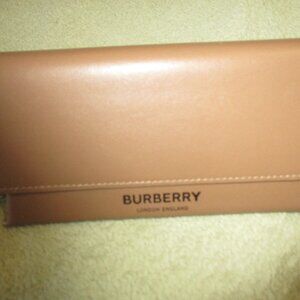 BURBERRY Eyeglass Case  London, England.Tan Color